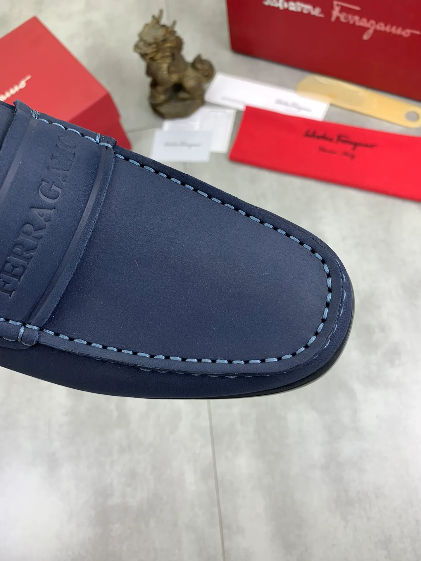 Men's Men's Shoes 💰P460💰[New Style] Water-dyed Niuli 🆘[Salvatore Ferragamo] Ferragamo's latest casual business leather shoes for men! Available at counters simultaneously! The fabric is made of specially imported original calfskin, and the interior is made of imported water-dyed cowhide. It is absolutely luxurious and leads the fashion trend. Matching code: 38-45; 3⃣️ colors available